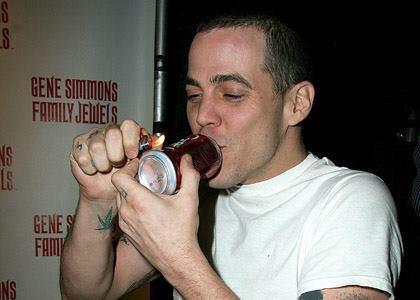 Does anyone else not brush their teef? :( toothpaste makes me gag and sticks to my mucus... :(