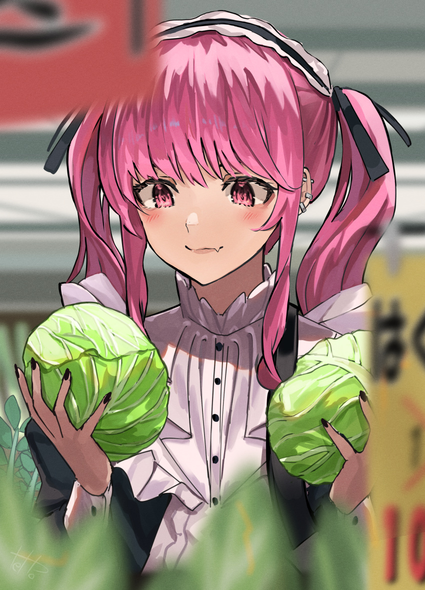 1 cup cabbage: 22.2 calories. 0.089 g fat. 5.16 g carbohydrates. 32.6 mg vitamin C.