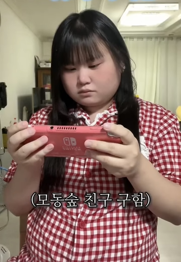 Quiet anon she is gamming