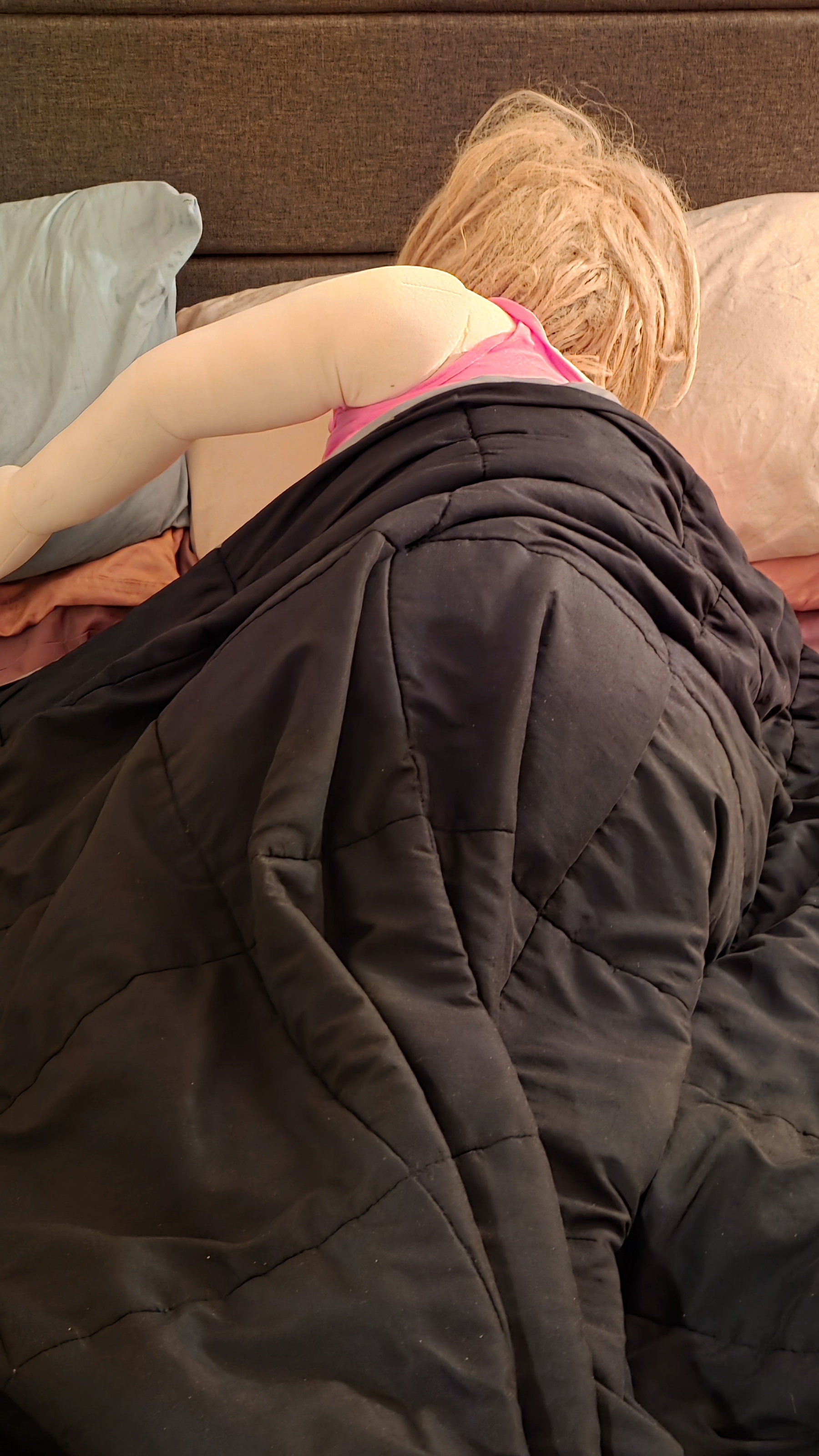 noooooo i don't wanna have ddddiiiinnnnnnnnneeeerrrr...i'm the sleepiest succubus...