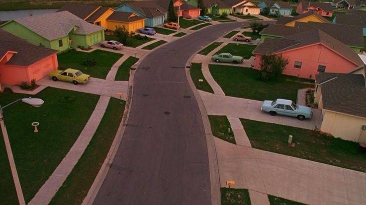 i think of esfores as a nice little neighborhood with nice little cars and nice little people walking around